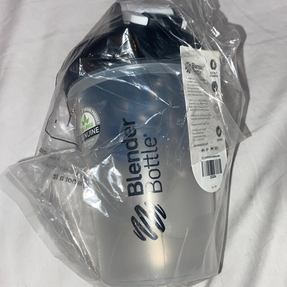 NWT Blender Bottle Classic Black & White